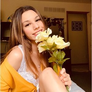 Meet your Posher, Yssence